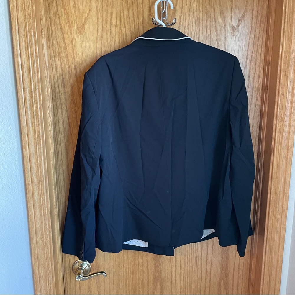Apostrophe 2-piece Business Suit, Black & ivory, size 18W & 20W tall - Picture 8 of 14